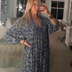 Blue Floral V-Neck Maxi Dress with Long Sleeves